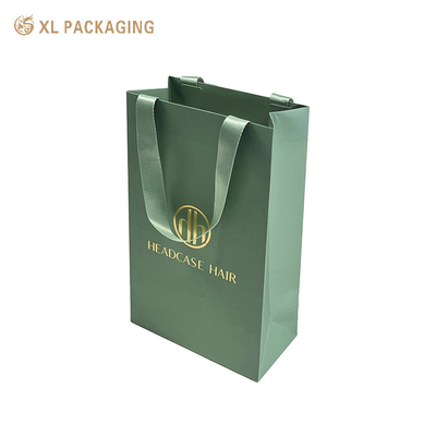comprare Disegno personalizzato carta stampata imballaggio regalo imballaggio con il proprio logo sacchetto di carta con nastro verde di lusso sacchetto di carta spessa per vestiti online manufacture