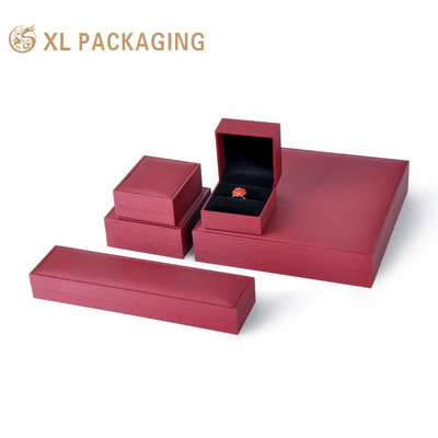 comprare Scatola di gioielli in cartone con coperchio ribaltabile magnetico e logo personalizzato XL Packaging per braccialetti, anelli, orecchini e collane fabbricazione online