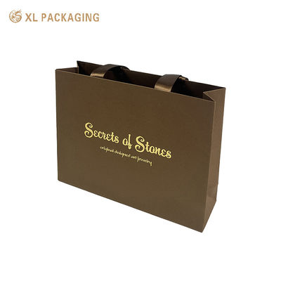 Borsa di carta kraft personalizzata con stampa del logo in foglio d'oro e costruzione rinforzata per imballaggi per gioielli