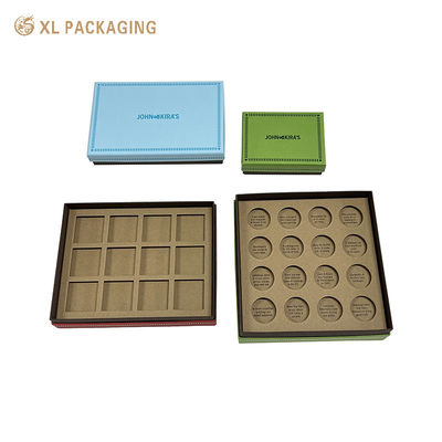 Confezione di cioccolato di lusso a 2 pezzi con tappo e base con logo UV e timbro in oro 9 vassoio interno Kraft a cavità quadrata