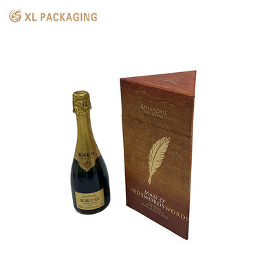 Scatola di vino triangolare di lusso personalizzata con portabottiglie di cartone e finitura in foglio d'oro