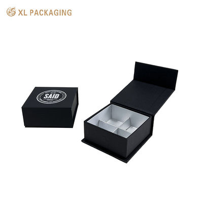 Scatola regalo di cioccolato magnetica nera a 4 cavità con inserto di carta d'argento da 350 g