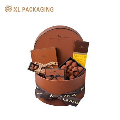 Scatola regalo di cioccolato rotonda in stile francese 2 pezzi tubo di imballaggio cilindrico marrone con logo in foglio d'oro e nastro di raso