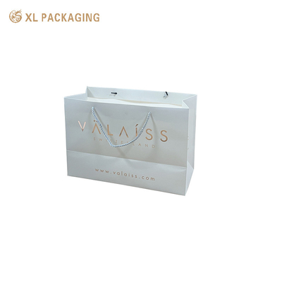 Logo personalizzato Sacchetti di carta di arte bianca rigida imballaggio per acquisti di lusso con maniglie a taglio stampato rivestimento resistente agli graffi facile da trasportare design durevole per regali pesanti elegante per esperienze di marca