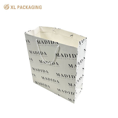 Logo personalizzato Sacchetti di carta di carta da 300 grammi con laminazione opaca e maniglie a nastro di cotone per abbigliamento