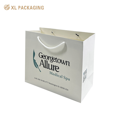 Logo aziendale personalizzato Borse di carta per lo shopping Borse di carta rivestite di alta qualità Borse da mano per abbigliamento Calzature e imballaggi al dettaglio - Maniglie robuste Gloss/Mat Lamination & Bulk Order Sconti