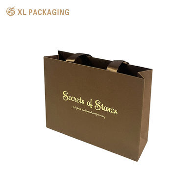 Borsa regalo personalizzata in carta Kraft con stampa in lamina d'oro, manici in nastro di raso opaco e bordo rinforzato con doppia piega