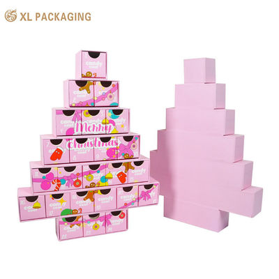Scatola calendario d'Avvento a forma di albero di Natale personalizzata, struttura a 7 strati, 24pcs 350gsm cartelloni rosa, finitura opaca per vernici per unghie e set regalo di bellezza