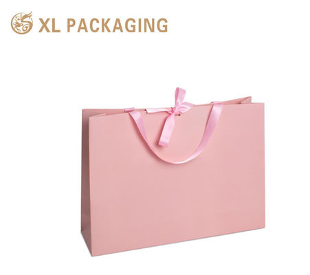 Borsa regalo rosa di lusso con cartone matto di alta qualità e stampo in foglio d'oro per imballaggi boutique