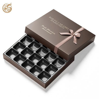 Scatola di confezionamento di cioccolato a prezzi accessibili con logo in foglio d'oro, elegante arco rosa e vassoio PET per alimenti