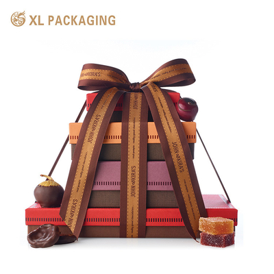 Scatole regalo di cioccolatini con stampa personalizzata e lamina d'oro con fiocco di nastro per regali festivi e cesti aziendali