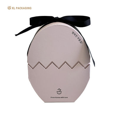 Caselle di regalo di carta di cioccolato a forma di uovo rosa di lusso con nastro.
